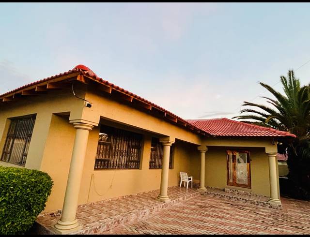 5 BEDROOM FREEHOLD FOR SALE IN CULEMBORG PARK